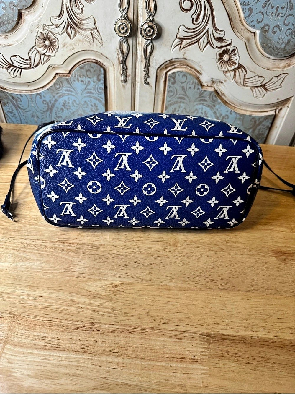 Louis Vuitton Neverfull MM By The Pool Blue & White Tote - Picture 3 of 10